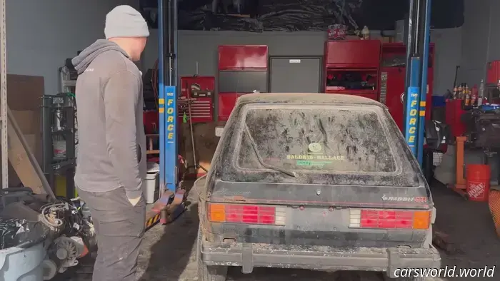 Mira cómo lavan por primera vez este VW GTI Mk1 abandonado hace 25 años