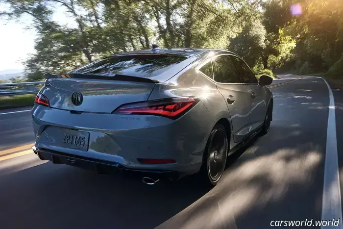 La Acura Integra del 2026 riceve una griglia dello stesso colore che amerai o odierai