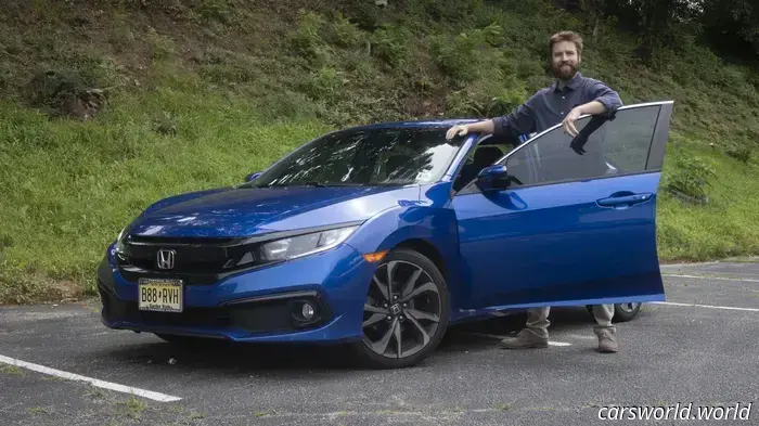 Автомобильные коврики TuxMat преобразили этот Honda Civic, придав ему вид представительского автомобиля.