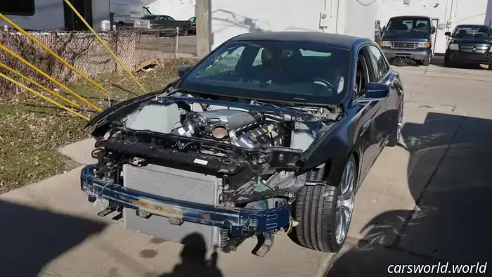 Los héroes de BRICOLAJE equipan el Ford Concept V10 para trabajar en un Lincoln Continental