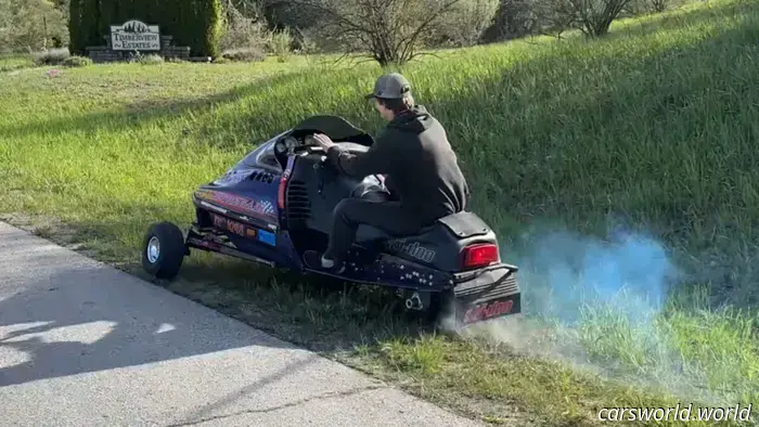 Poner Ruedas en una moto de nieve Lo convierte en un Triciclo Todoterreno Ruidoso
