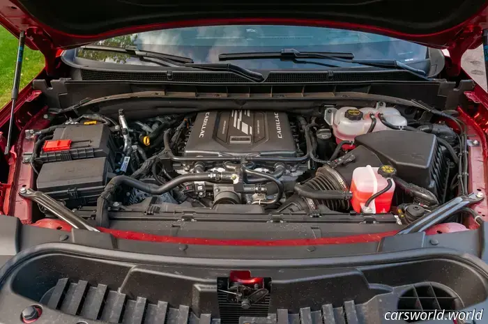 Обзор Cadillac Escalade V 2025 года: он вам не нужен, но вы его хотите