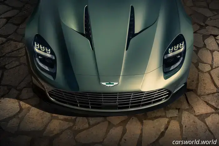 El Aston Martin Vanquish Volante 2026 es el Convertible con Motor Delantero Más Rápido del Mundo