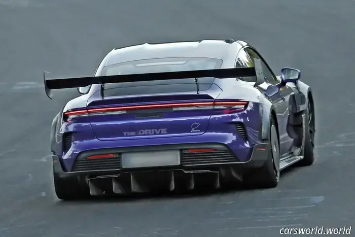 Avvistata: la Porsche Taycan GT4 RS estrema raggiunge il punto di rottura al Nürburgring