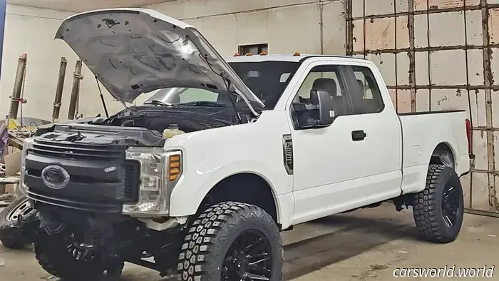 This Ford Super Duty Pickup harbors a secret: it’s equipped with a powerful 8.1L Chevy V8 big-block engine.