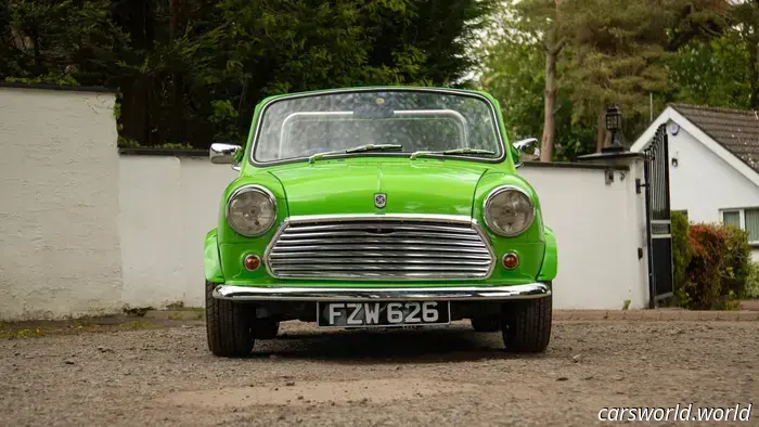 Questo 'Shorty' in vendita vede la Mini originale e ride