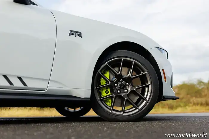 Ford только что представил заводской турбированный Мустанг для дрифта.