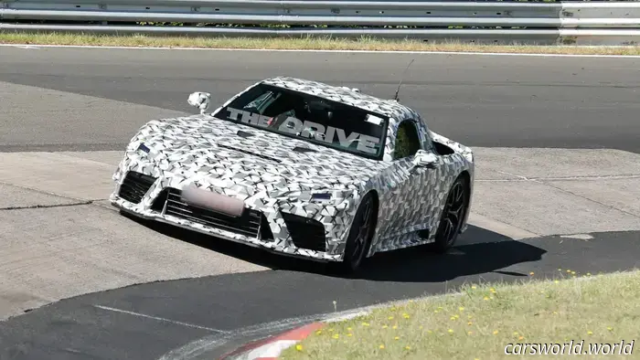 Avvistata: la Lexus LFR non riesce più a nascondere il suo gruppo motopropulsore segreto
