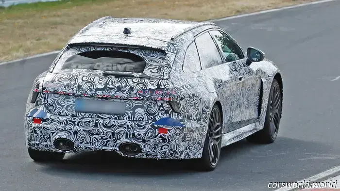 La prossima generazione dell'Audi RS6 Avant è stata avvistata in prova al Nürburgring e sembra un ibrido plug-in (PHEV).