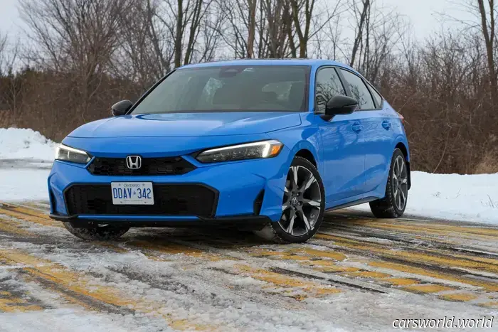 2025 Honda Civic Hybrid Hatchback Recensione: ancora una scelta superiore
