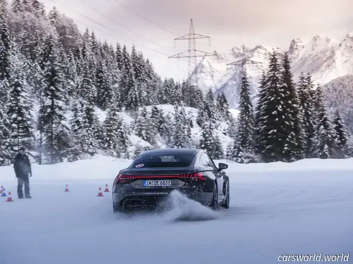 Cómo realizar un derrape con un Audi de 900 CV en hielo sin chocar.