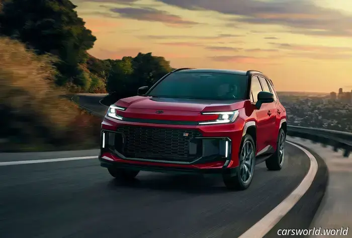 Toyota Realmente Hizo un RAV4 GR Sport Con 320 HP, Suspensión Ajustada y Neumáticos de Verano