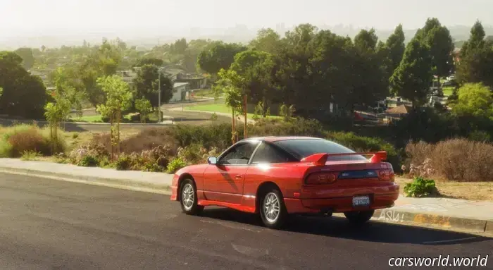 Ho trovato una Nissan 240SX di proprietà di una nonna e l'ho trasformata nella mia auto JDM da sogno.