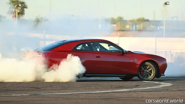 El CEO de Dodge admite que las críticas al Charger EV "escuecen" y defiende su estrategia de lanzamiento