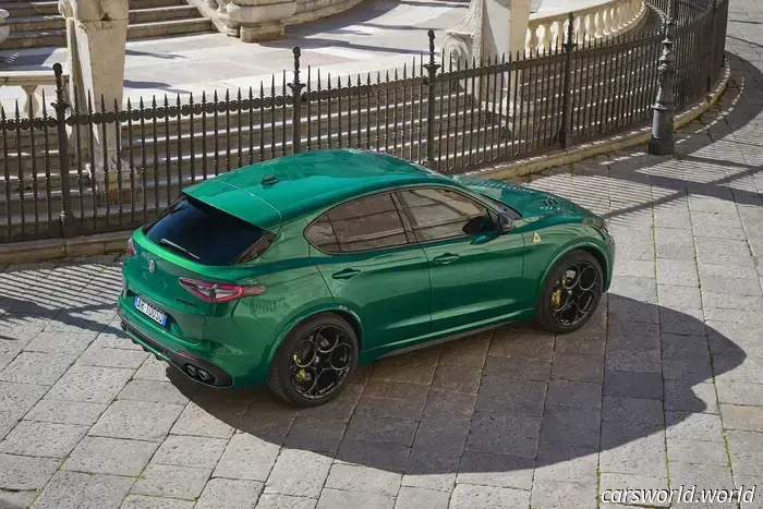Stelvio di seconda generazione in attesa mentre Alfa Romeo "rielabora" i piani EV