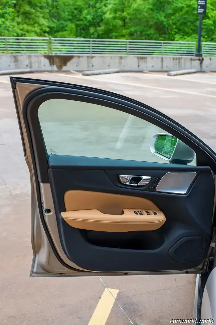 2025 Volvo V60 Cross Country Review: Remains Distinctive, Yet Beginning to Show Its Age