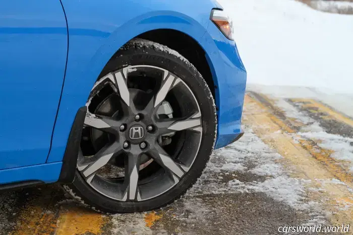 2025 Honda Civic Hybrid Hatchback Recensione: ancora una scelta superiore