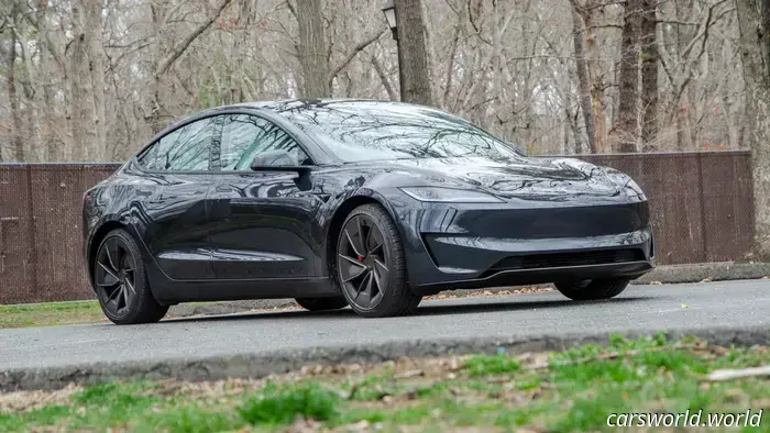 Revisión del rendimiento del Tesla Model 3 2025: Rápido como el Infierno, pero No un Automóvil de Conductor