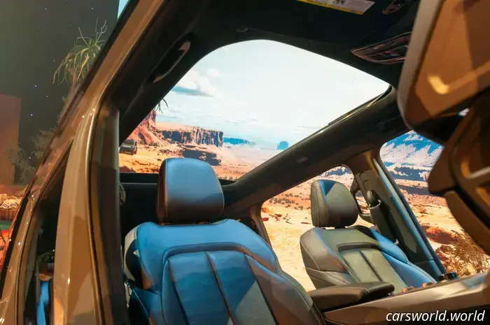 Il Jeep Recon 2026 parte da non meno di 67.000 dollari e ha 650 CV.