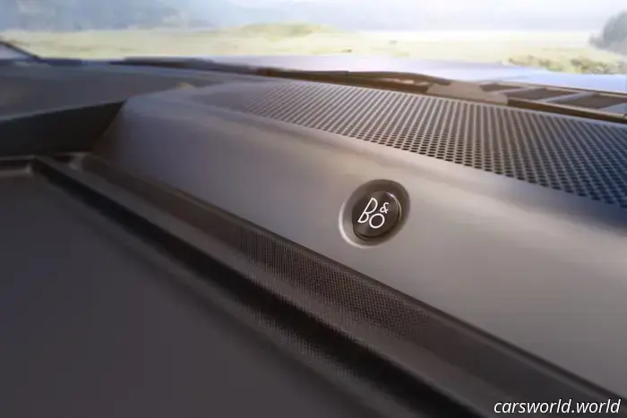 Perché alcuni impianti audio delle auto nuove fanno proprio schifo?