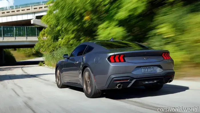 Las Ventas del Ford Mustang Caen un 34%, Mientras que Mach-E extiende su Ventaja a Principios de 2025