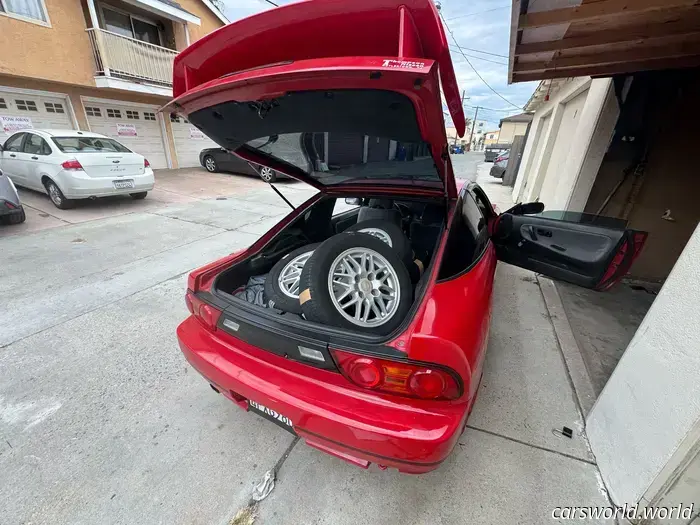 Я нашёл Nissan 240SX, который принадлежал бабушке, и превратил его в свою JDM‑машину мечты.