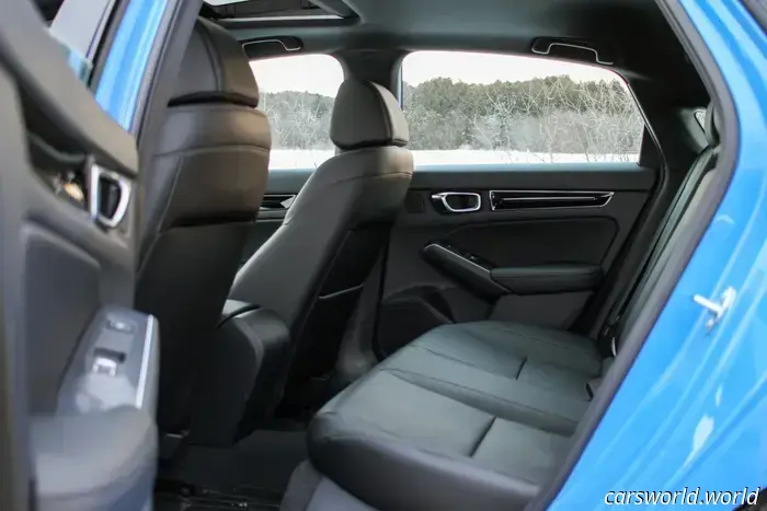 2025 Honda Civic Hybrid Hatchback Recensione: ancora una scelta superiore
