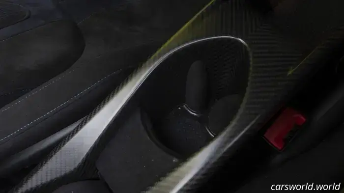Recensione della McLaren 765LT: perché una Long Tail è più speciale delle altre supercar