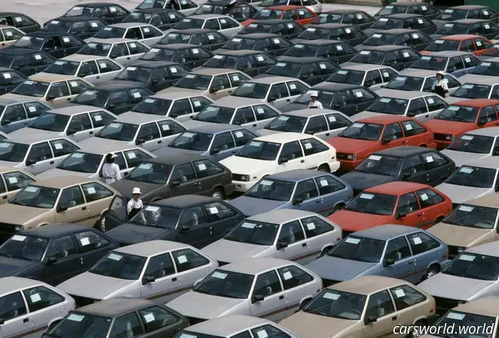 Dentro del Buque de Carga de 650 Pies de Hyundai Atracado en la Fábrica de Automóviles Más Grande del Mundo