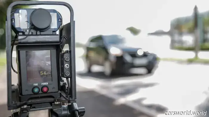 Le auto moderne causano danni ai rilevatori di radar. Ecco come Escort si adatta