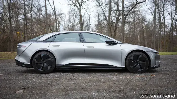 Lucid Air Touring делает так много правильно, что проще простить то, что он делает неправильно. К тому же, ты его видел?