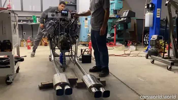 Los héroes de BRICOLAJE equipan el Ford Concept V10 para trabajar en un Lincoln Continental
