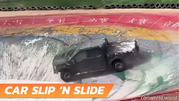 ¿Qué Pasa Con Estos Autos A la Deriva en un Jabonera Al Azar?