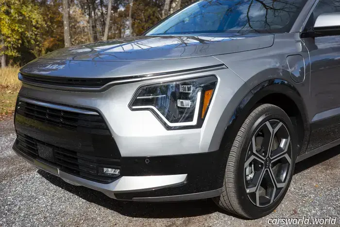 2025 Kia Niro Plug-In Hybrid Review: Excelling in a Single Aspect