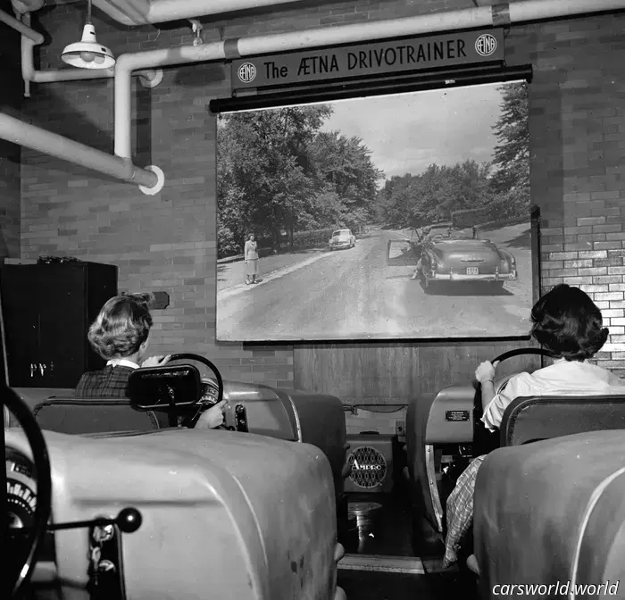 This 1950s driving simulator may not be capable of running Gran Turismo, but it can assist you in obtaining your driver's license.