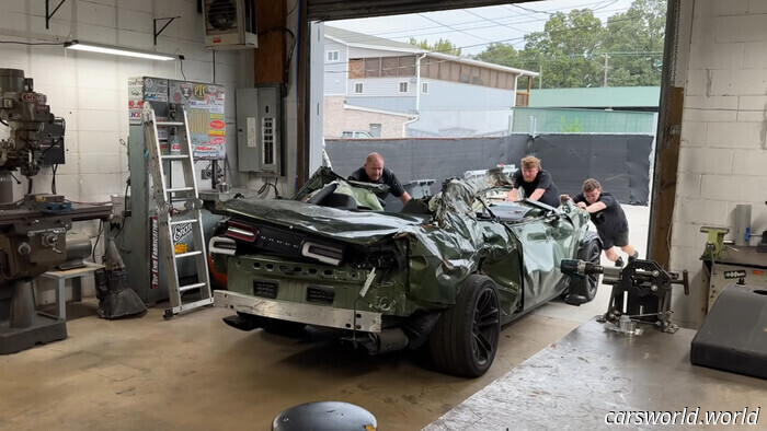 Вот Pacifica с двигателем Hellcat, потому что Chrysler пока ещё не сделал такую.