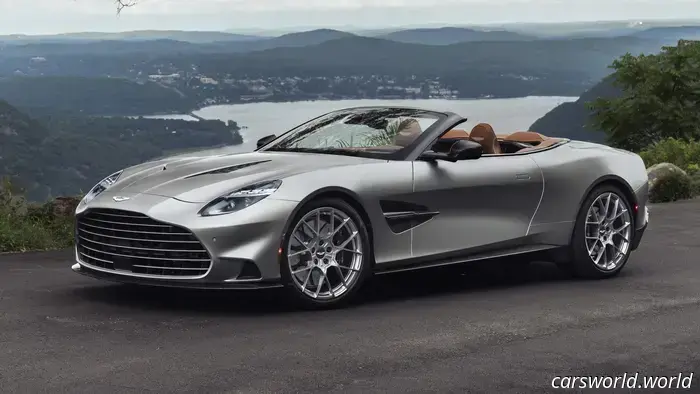 Revisión del Aston Martin Vanquish Volante 2026: Como montar en un Pegaso