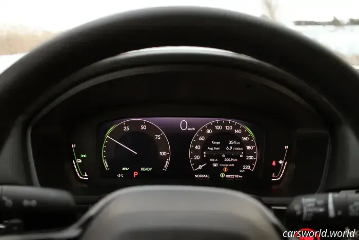 2025 Honda Civic Hybrid Hatchback Recensione: ancora una scelta superiore