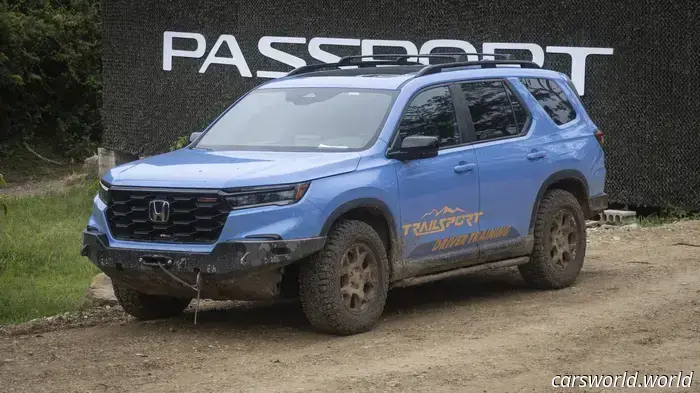 Honda Construyó Este Piloto Listo para Senderos Extremos para Enseñar a Sus Empleados a Conducir Fuera de la Carretera