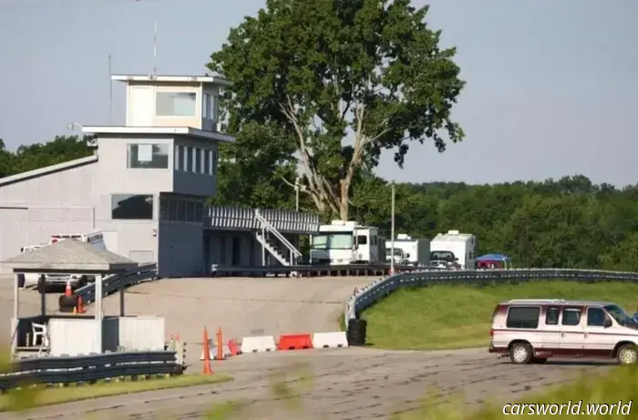 ¿Quién puede salvar esta histórica pista de carreras de Michigan por un precio de 15 millones de dólares?