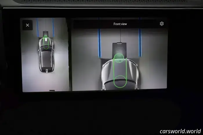 La Porsche Cayenne elettrica del 2026 avrà la ricarica wireless.