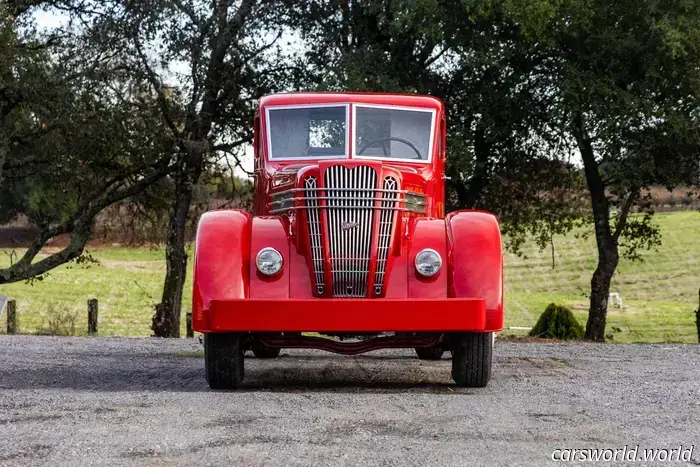 Questa incredibile collezione di rari autocarri da lavoro antichi andrà all'asta