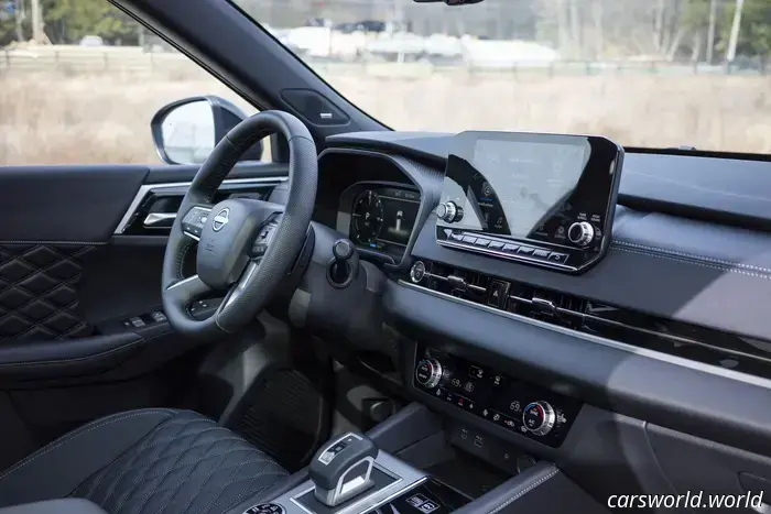 Recensione della Nissan Rogue 2026 ibrida plug-in: il jolly elettrificato