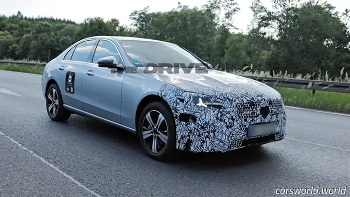 Шпионские снимки Mercedes-Benz C-Class 2026: Эта вещь сведет вас с ума от восторга