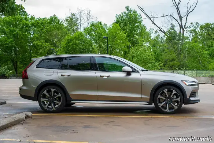 2025 Volvo V60 Cross Country Review: Remains Distinctive, Yet Beginning to Show Its Age