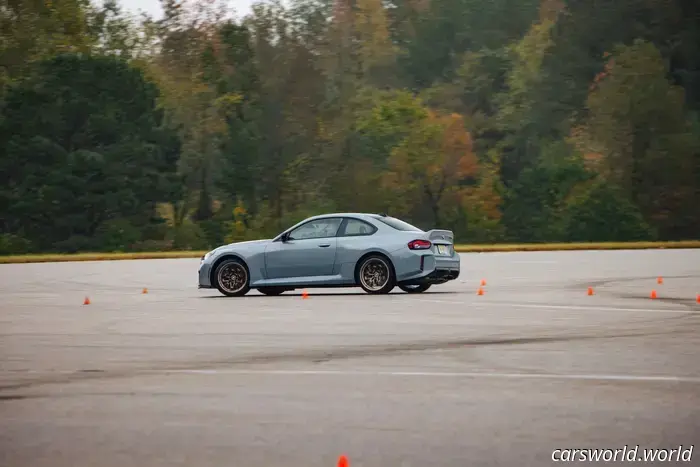 Prima prova su strada della BMW M2 CS 2026: 108.000 dollari e in pista si comporta come tale