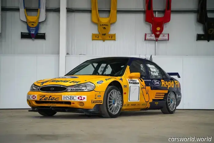 Ford Convirtió Esta Leyenda De Los Turismos De Los 90 En un Simulador De Carreras. Ahora Está A La Venta