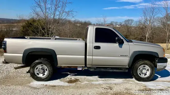 This Incognito Dump Truck Could Be the Pinnacle of the GMT800 Pickup.