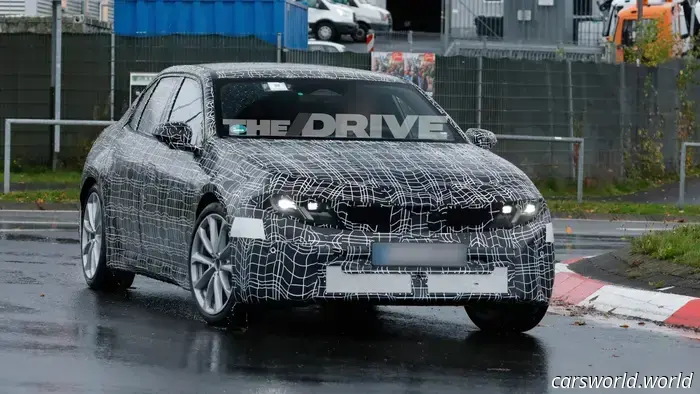 Заметьте едва заметные различия между BMW 3 серии 2027 года с ДВС и i3 EV: шпионские снимки