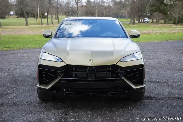 2025 Lamborghini Urus SE Recensione: Il Super SUV Unapologetically sciocco